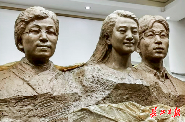 大通速配 邵云环、许杏虎、朱颖三烈士雕像在武汉塑成