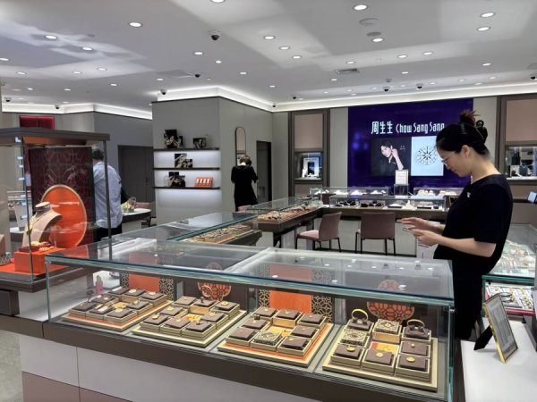 优速配资 金价“狂飙”创新高！现在还能买黄金吗？