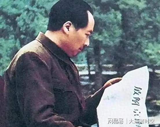 星合证券 57年臧克家改动《沁园春·雪》中一字，毛主席沉思片刻：按你的改